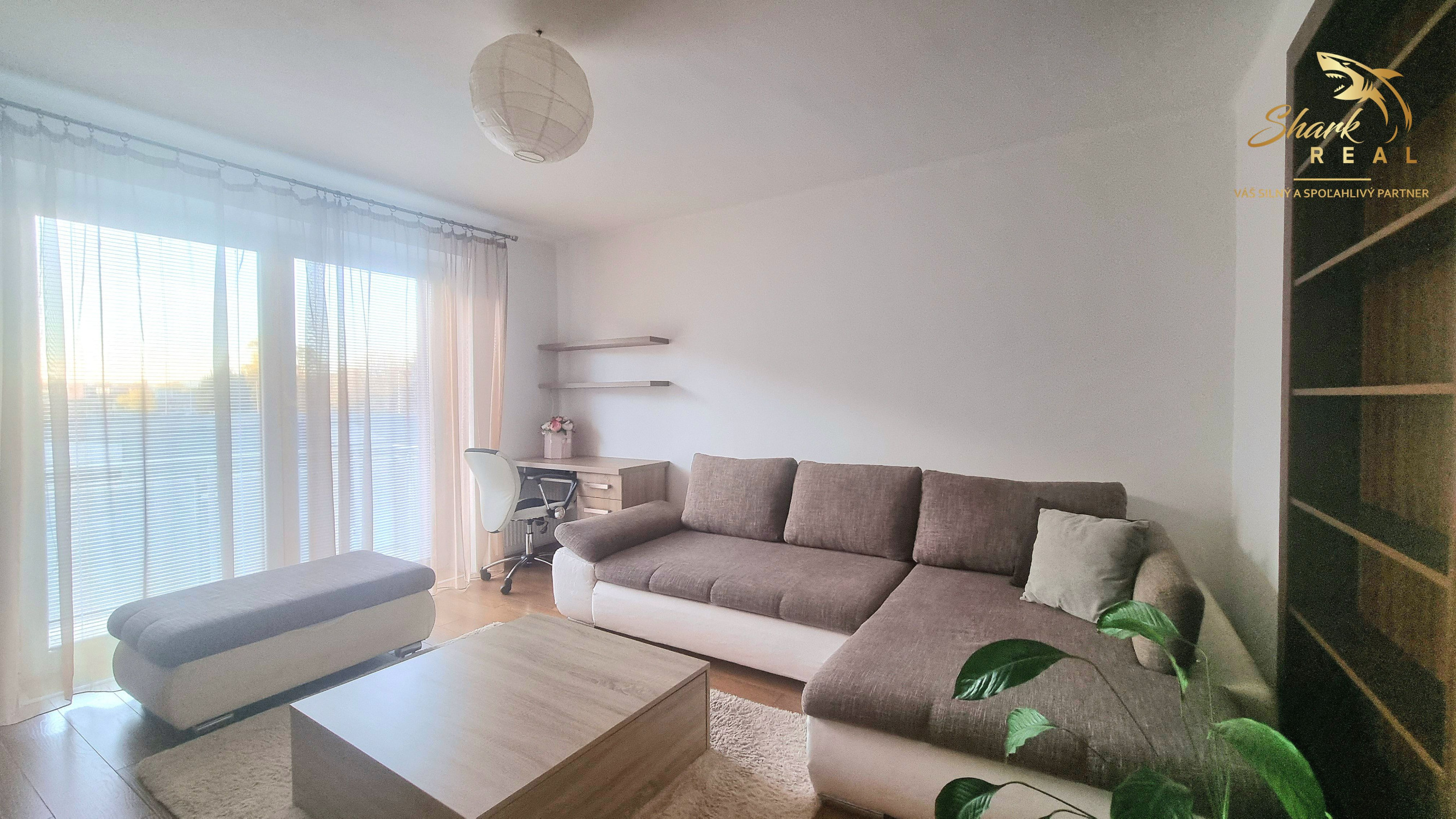 Na prenájom IHNEĎ VOĽNÝ 2-izbový byt po rekonštrukcii – centrum Trebišova, Tržná ulica