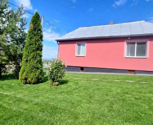 5-IZBOVÝ RODINNÝ DOM V OBCI TRHOVIŠTE  PRI MICHALOVCIACH