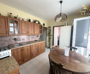 Svetlý 4 izbový byt s balkónom / Levice