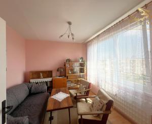 Svetlý 4 izbový byt s balkónom / Levice