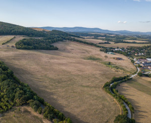 KÚSOK SLOVENSKA PRE VÁŠ FARMÁRSKY SEN – 27 HA, PODKYLAVA