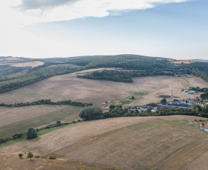 KÚSOK SLOVENSKA PRE VÁŠ FARMÁRSKY SEN – 27 HA, PODKYLAVA
