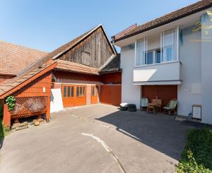 Priestranný rodinný dom s pozemkom 1 623 m² v Pavlovej Vsi – len pár minút od Tatralandie