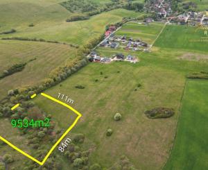 Pozemok v extraviláne obce Ižipovce – 9 534 m² | Investičná príležitosť s krásnymi výhľadmi