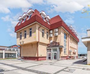 EXKLUZÍVNA INVESTIČNÁ PRÍLEŽITOSŤ V TOPOĽČANOCH – POLYFUNKČNÁ BUDOVA „NEVADA"