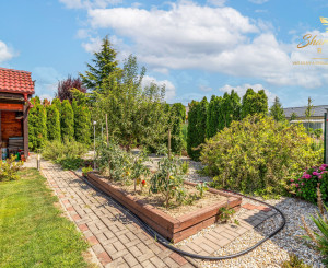 Moderný 3-izbový bungalov s garážou, dielňou a krásnou záhradou – Hôrka nad Váhom