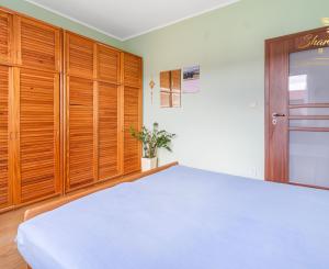 Moderný 3-izbový bungalov s garážou, dielňou a krásnou záhradou – Hôrka nad Váhom