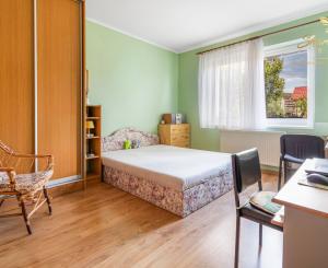 Moderný 3-izbový bungalov s garážou, dielňou a krásnou záhradou – Hôrka nad Váhom