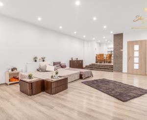 NA PREDAJ - Exkluzívne - Reštaurácia s terasou, barom a apartmánom.