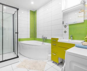 NA PREDAJ - Exkluzívne - Reštaurácia s terasou, barom a apartmánom.