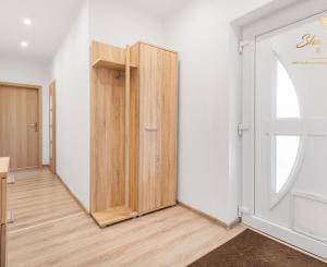 NA PREDAJ - Exkluzívne - Reštaurácia s terasou, barom a apartmánom.