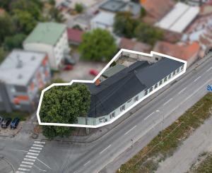 NA PREDAJ - Exkluzívne - Reštaurácia s terasou, barom a apartmánom.