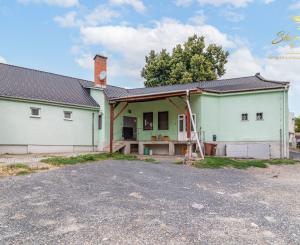 NA PREDAJ - Exkluzívne - Reštaurácia s terasou, barom a apartmánom.