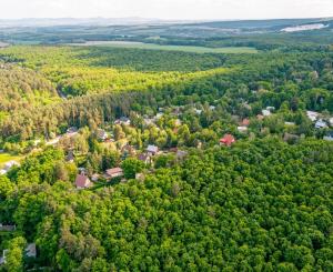 Rozprávkový pozemok obklopený lesom  - Duchonka