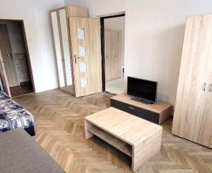 2 izbový byt -  kúsok od centra, s loggiou/balkónom ( + MOŽNÁ DOHODA NA CENE !!! )