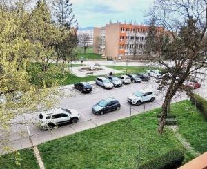 2 izbový byt -  kúsok od centra, s loggiou/balkónom ( + MOŽNÁ DOHODA NA CENE !!! )