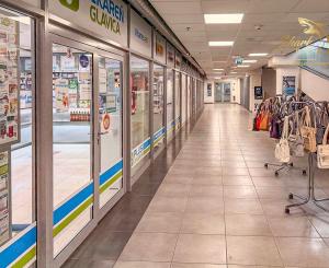 PRENÁJOM – Obchodný priestor 21,66 m² v nákupnom centre Glavica
