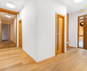 Na predaj 7 izbový rodinný dom s krásnou záhradou
