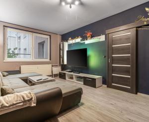 Priestranný 3-izbový byt s balkónom kúsok od stanice – Piešťany