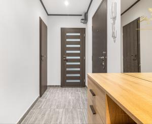 Priestranný 3-izbový byt s balkónom kúsok od stanice – Piešťany