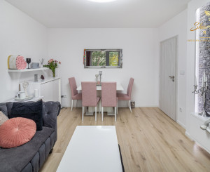 Svetlý dizajnový byt s nadštandardným zariadením - Javorová, Piešťany