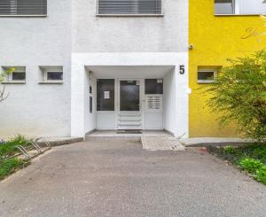 Svetlý dizajnový byt s nadštandardným zariadením - Javorová, Piešťany