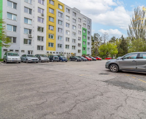Svetlý dizajnový byt s nadštandardným zariadením - Javorová, Piešťany