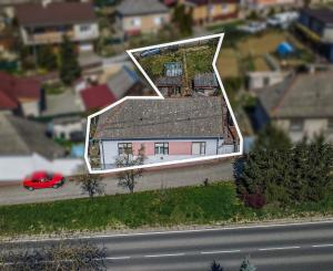 EXKLUZÍVNE - Malebný domček v obci Chtelnica