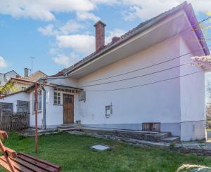 EXKLUZÍVNE - Malebný domček v obci Chtelnica