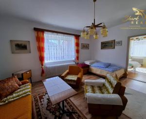 TOP PONUKA! Rodinný dom s letnou kuchyňou a slnečnou záhradou