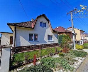 TOP PONUKA! Rodinný dom s letnou kuchyňou a slnečnou záhradou