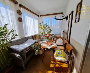 TOP PONUKA! Rodinný dom s letnou kuchyňou a slnečnou záhradou