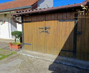 TOP PONUKA! Rodinný dom s letnou kuchyňou a slnečnou záhradou