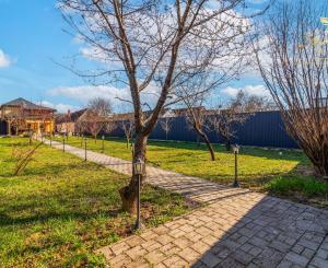 Nadštandardný 6-izbový dom so 6 kúpeľňami,veľkým pozemkom a terasou– ideálny aj na podnikanie