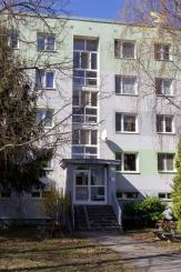  Rezervované - VEĽKÝ 2 IZBOVÝ BYT V TICHEJ LOKALITE PIEŠŤAN SO ŠATNÍKOM