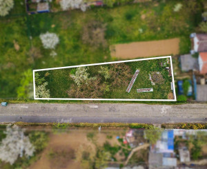 REZERVOVANÉ / Slnečný rovinatý pozemok o výmere 408 m² v meste VRBOVÉ