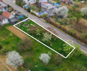 REZERVOVANÉ / Slnečný rovinatý pozemok o výmere 408 m² v meste VRBOVÉ