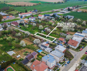REZERVOVANÉ / Slnečný rovinatý pozemok o výmere 408 m² v meste VRBOVÉ