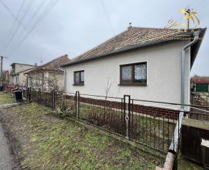 PREDANÉ - Priestranný a udržiavaný 5 izbový rodinný dom na okraji obce