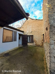 Rodinný dom s projektom a povolením v tichej časti Devínskej Novej Vsi