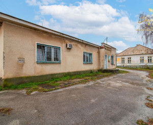 OBCHODNO - SKLADOVÝ PRIESTOR , kaviareň, potraviny alebo iné služby?