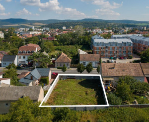 Atraktívny stavebný pozemok pri hlavnej ceste v Piešťanoch