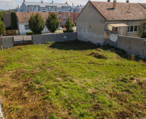 Atraktívny stavebný pozemok pri hlavnej ceste v Piešťanoch