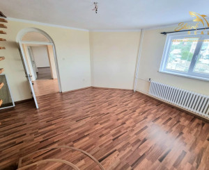RODINNÝ DOM V TICHEJ ČASTI KRÁĽOVSKÉHO CHLMCA 