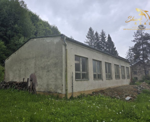 Priestranná budova s bývaním