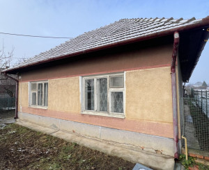 Rodinný dom s 20á pozemkom v obci Semerovo