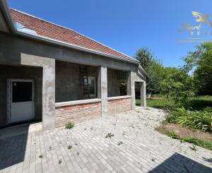 Rodinný dom po rekonštrukcií obec Čata / Levice