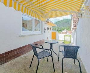 Malebná romantická chalupa pod lesom