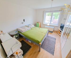 Malebná romantická chalupa pod lesom