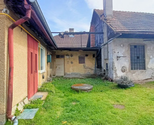 Dva rodinné domy na predaj v centre Žarnovice